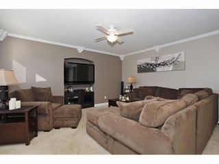 Photo 5: 6849 184A Street in Surrey: Cloverdale BC House for sale (Cloverdale)  : MLS®# F1400810