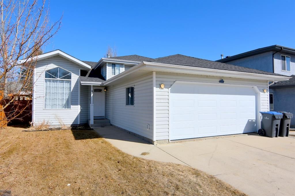 Main Photo: 30 Willow Springs Crescent: Sylvan Lake Detached for sale : MLS®# A1201717
