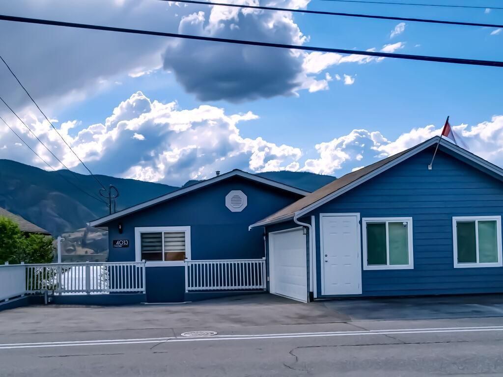 Main Photo: 4013 LAKESIDE Road, in Penticton: House for sale : MLS®# 199158