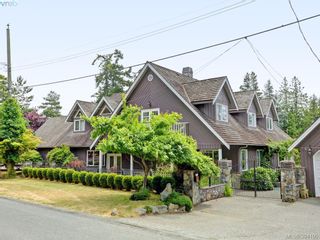 Photo 1: 2601 W Macdonald Dr in VICTORIA: SE Queenswood House for sale (Saanich East)  : MLS®# 789979