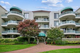 Photo 1: 407 1705 MARTIN Drive in Surrey: Sunnyside Park Surrey Condo for sale in "Southwynd" (South Surrey White Rock)  : MLS®# R2623207