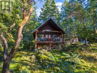 Photo 1: 3701 Starboard Cres in Pender Island: House for sale : MLS®# 962898
