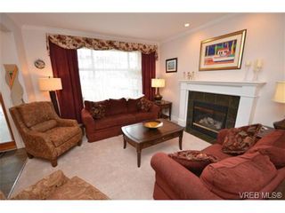 Photo 2: 4172 Hatfield Rd in VICTORIA: SW Strawberry Vale House for sale (Saanich West)  : MLS®# 654499