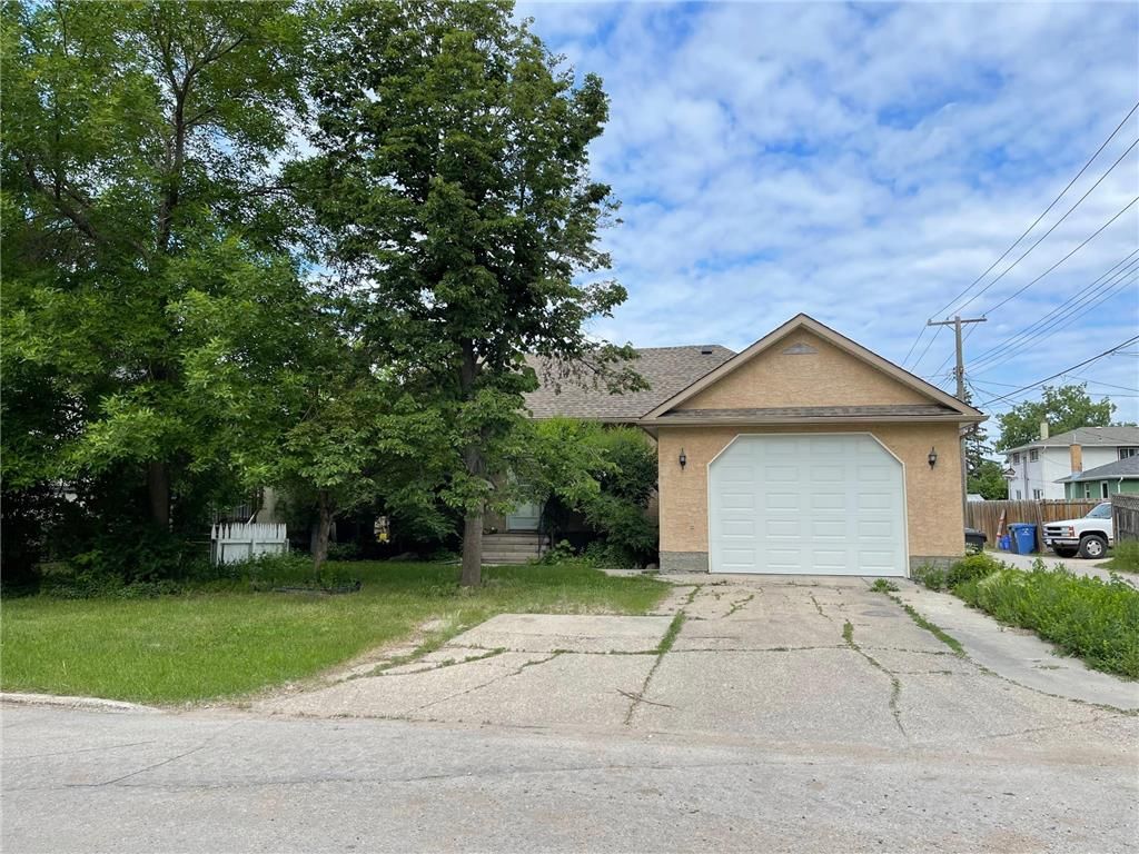 Main Photo: 1114 Brazier Street in Winnipeg: North Kildonan Residential for sale (3F)  : MLS®# 202114946