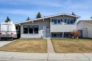 Photo 1: 235 Queen Charlotte Place SE in Calgary: Queensland Detached for sale : MLS®# A1094848