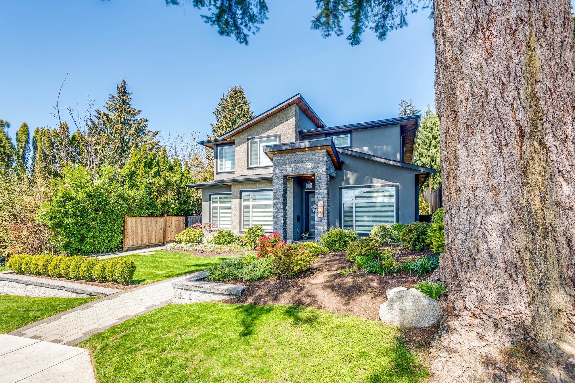 Main Photo: 218 W 26TH Street in North Vancouver: Upper Lonsdale House for sale : MLS®# R2773495