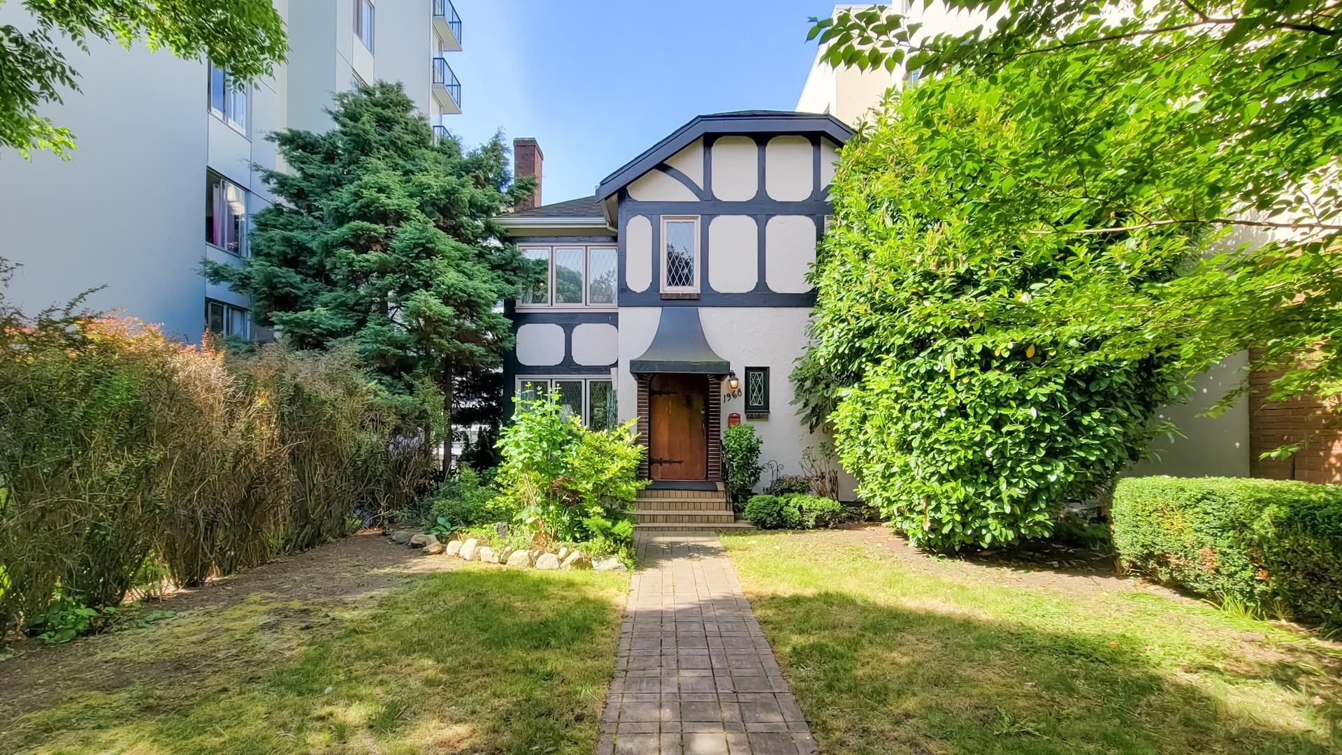 Main Photo: 1968 COMOX Street in Vancouver: West End VW House for sale (Vancouver West)  : MLS®# R2780527