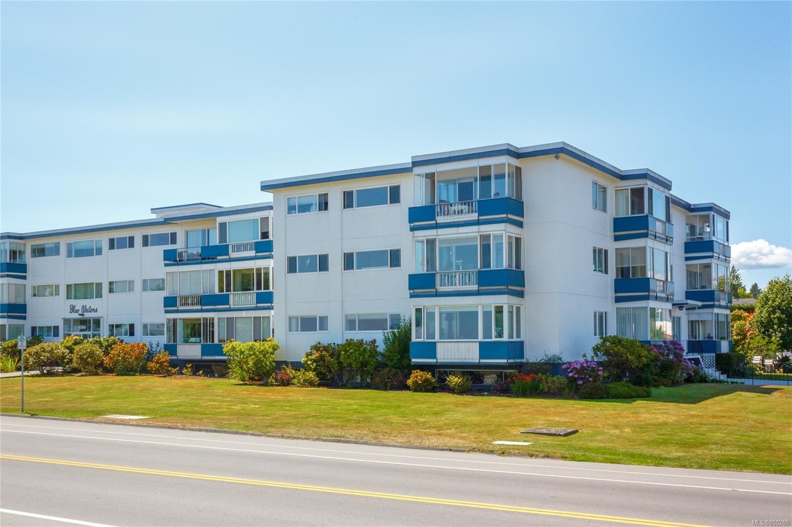 Main Photo: 314 9560 Fifth St in Sidney: Si Sidney South-East Condo for sale : MLS®# 850265