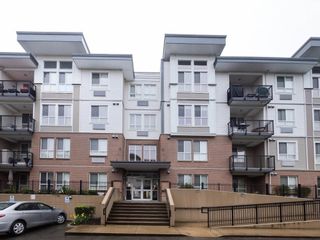 Photo 1: 221 5430 201 Street in Langley: Langley City Condo for sale in "The Sonnet" : MLS®# R2257402
