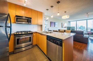 Photo 2: 1006 39 SIXTH Street in New Westminster: Downtown NW Condo for sale in "Quantum" : MLS®# R2368367