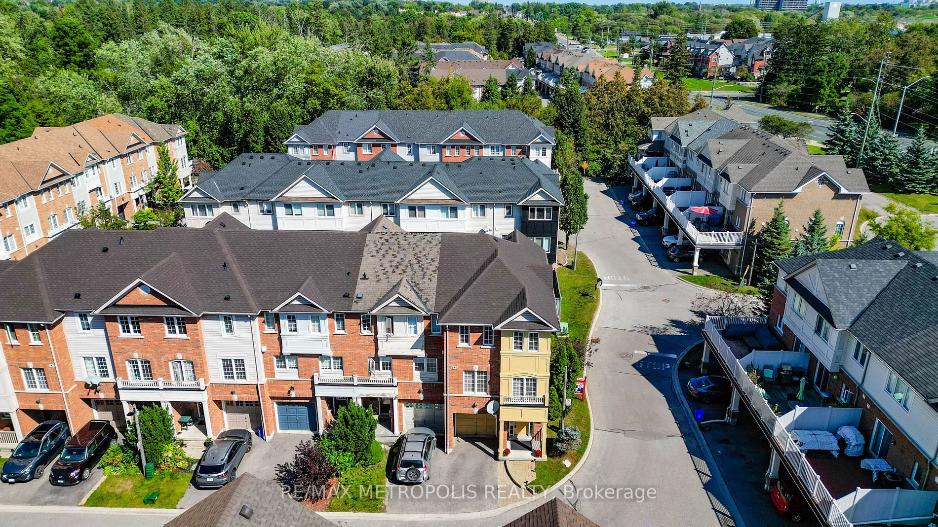 Main Photo: 12 1790 Finch Avenue in Pickering: Village East House (3-Storey) for sale : MLS®# E7012040