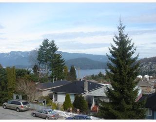Photo 2: 35 HOLDOM Avenue in Burnaby: Capitol Hill BN House for sale in "CAPITOL HILL" (Burnaby North)  : MLS®# V756730