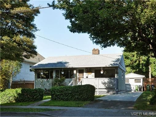Main Photo: 2636 Victor St in VICTORIA: Vi Oaklands House for sale (Victoria)  : MLS®# 702369