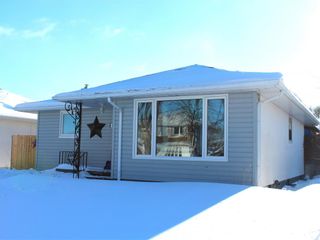 Photo 4: 438 Burrin Avenue in Winnipeg: West Kildonan Residential for sale (4D)  : MLS®# 202301664