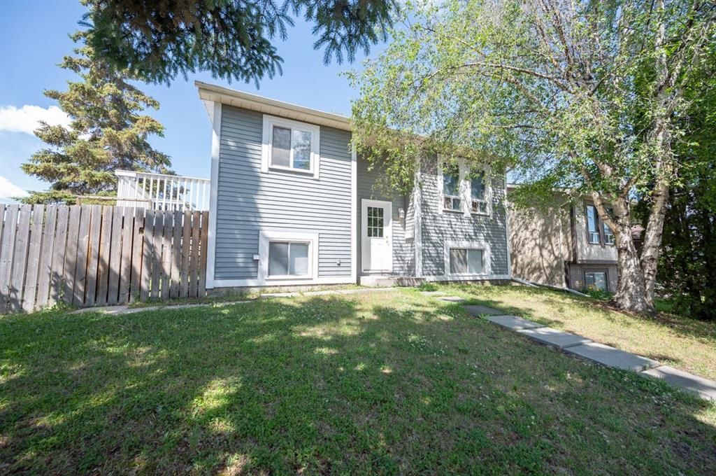 Main Photo: 2 Griffiths Avenue: Red Deer Detached for sale : MLS®# A2145531