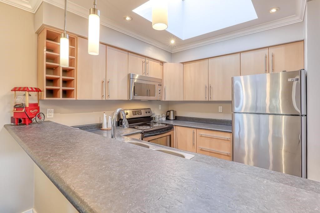 Main Photo: 310 932 ROBINSON Street in Coquitlam: Coquitlam West Condo for sale in "The Shaughnessy" : MLS®# R2438593