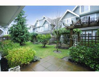 Photo 2: 27 2688 MOUNTAIN Highway in North Vancouver: Westlynn Townhouse for sale in "Craftsman Estates" : MLS®# V799133