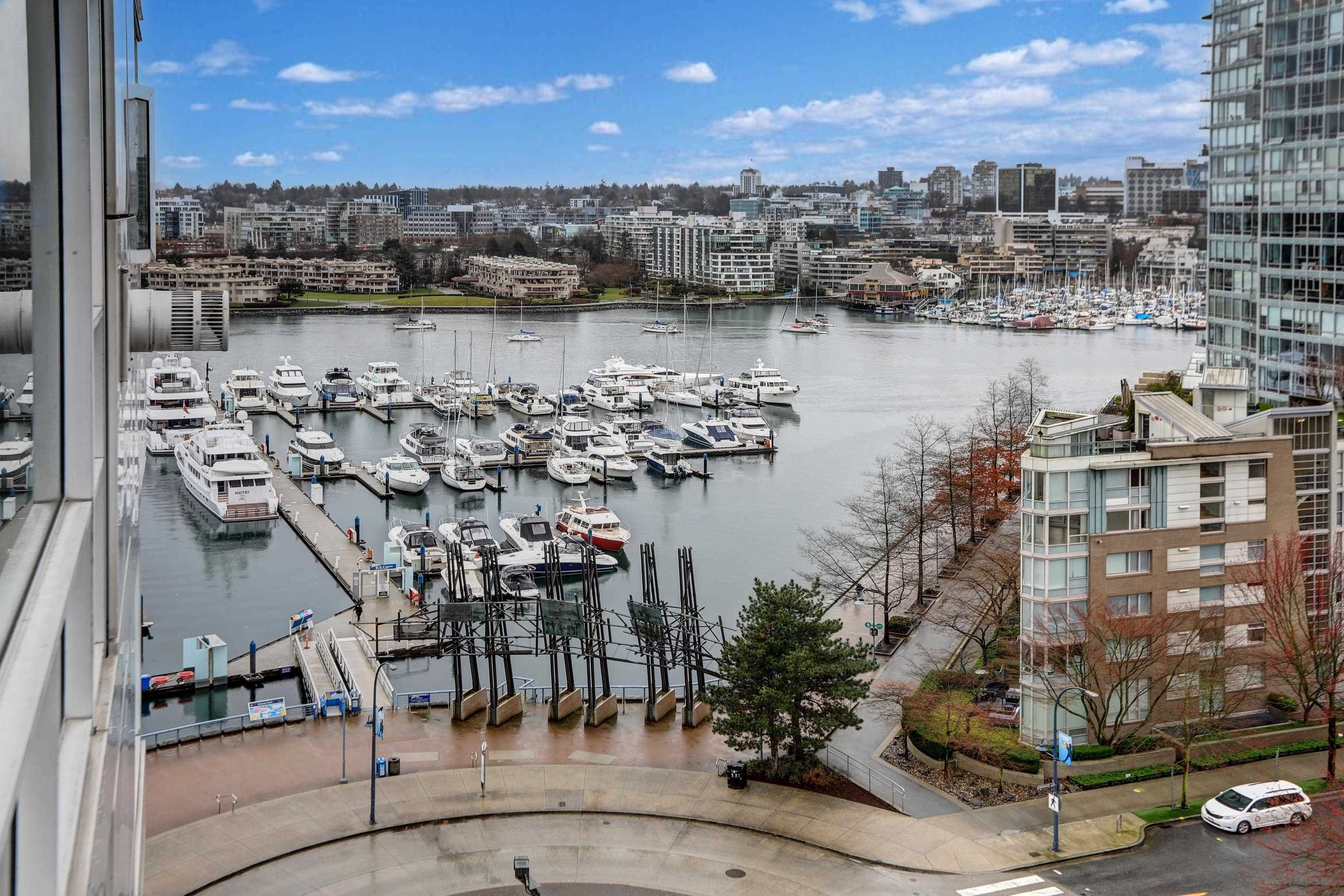 Main Photo: 1507 1199 MARINASIDE Crescent in Vancouver: Yaletown Condo for sale in "AQUARIUS I" (Vancouver West)  : MLS®# R2659107