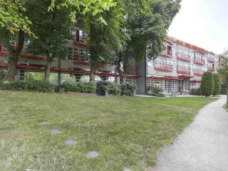 Photo 2: 419 350 E 2ND Avenue in Vancouver: Mount Pleasant VE Condo for sale in "MAINSPACE" (Vancouver East)  : MLS®# R2394505