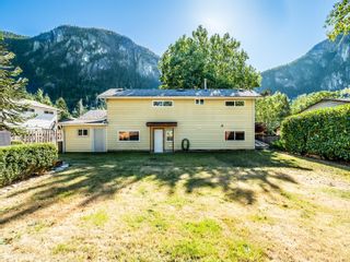 Photo 33: 38189 LOMBARDY Crescent in Squamish: Valleycliffe House for sale : MLS®# R2725558