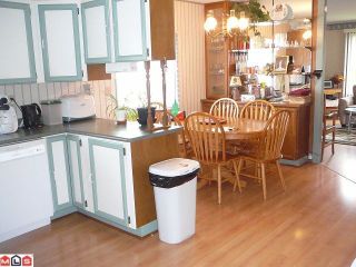 Photo 3: 25 2035 MARTENS Street in Abbotsford: Poplar Manufactured Home for sale in "Maplewood Estates" : MLS®# F1108799