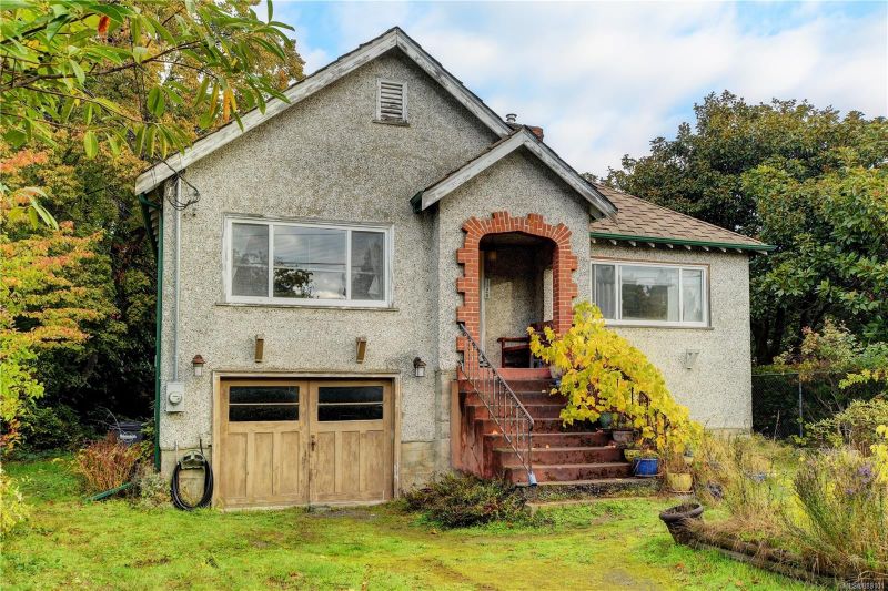 FEATURED LISTING: 1120 Rock St Saanich