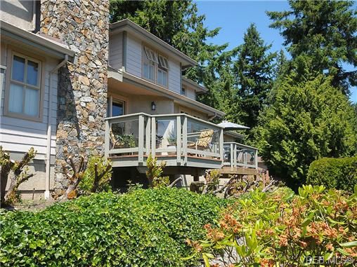 Main Photo: 12 500 Marsett Place in VICTORIA: SW Royal Oak Residential for sale (Saanich West)  : MLS®# 325123