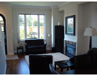 Photo 2: 989 W 38TH Avenue in Vancouver: Cambie Townhouse for sale in "HAMLIN MEWS." (Vancouver West)  : MLS®# V722740