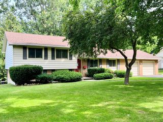 Photo 1: 62 Delamere Avenue in Stratford: 22 - Stratford Single Family Residence for sale : MLS®# 40468448