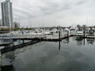Photo 5: F14 1088 MARINASIDE Crescent in Vancouver: Yaletown Condo for sale in "QUAYSIDE MARINA" (Vancouver West)  : MLS®# R2121416