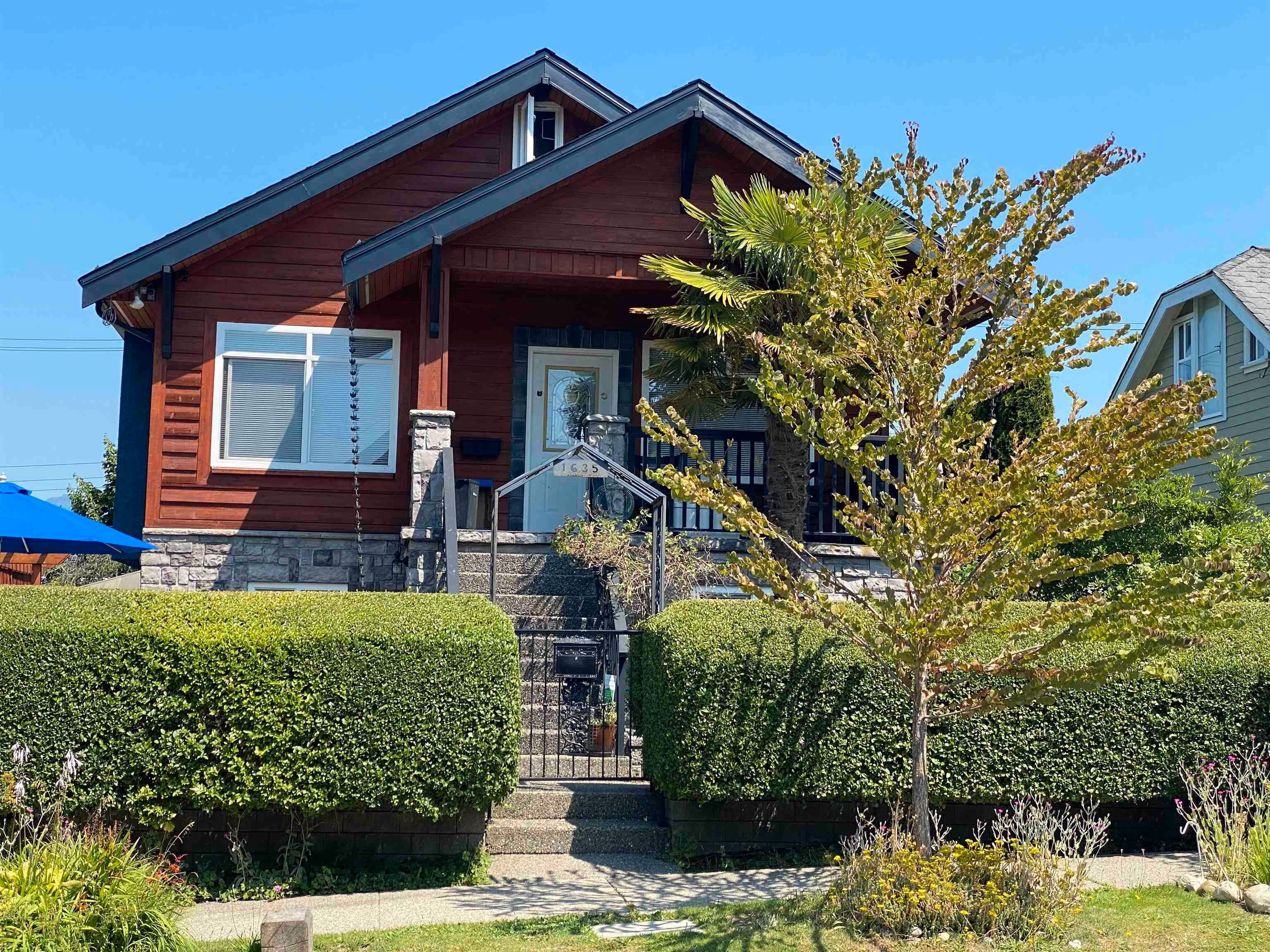 Main Photo: 1635 E 21ST Avenue in Vancouver: Knight House for sale in "Cedar Cottage" (Vancouver East)  : MLS®# R2750735