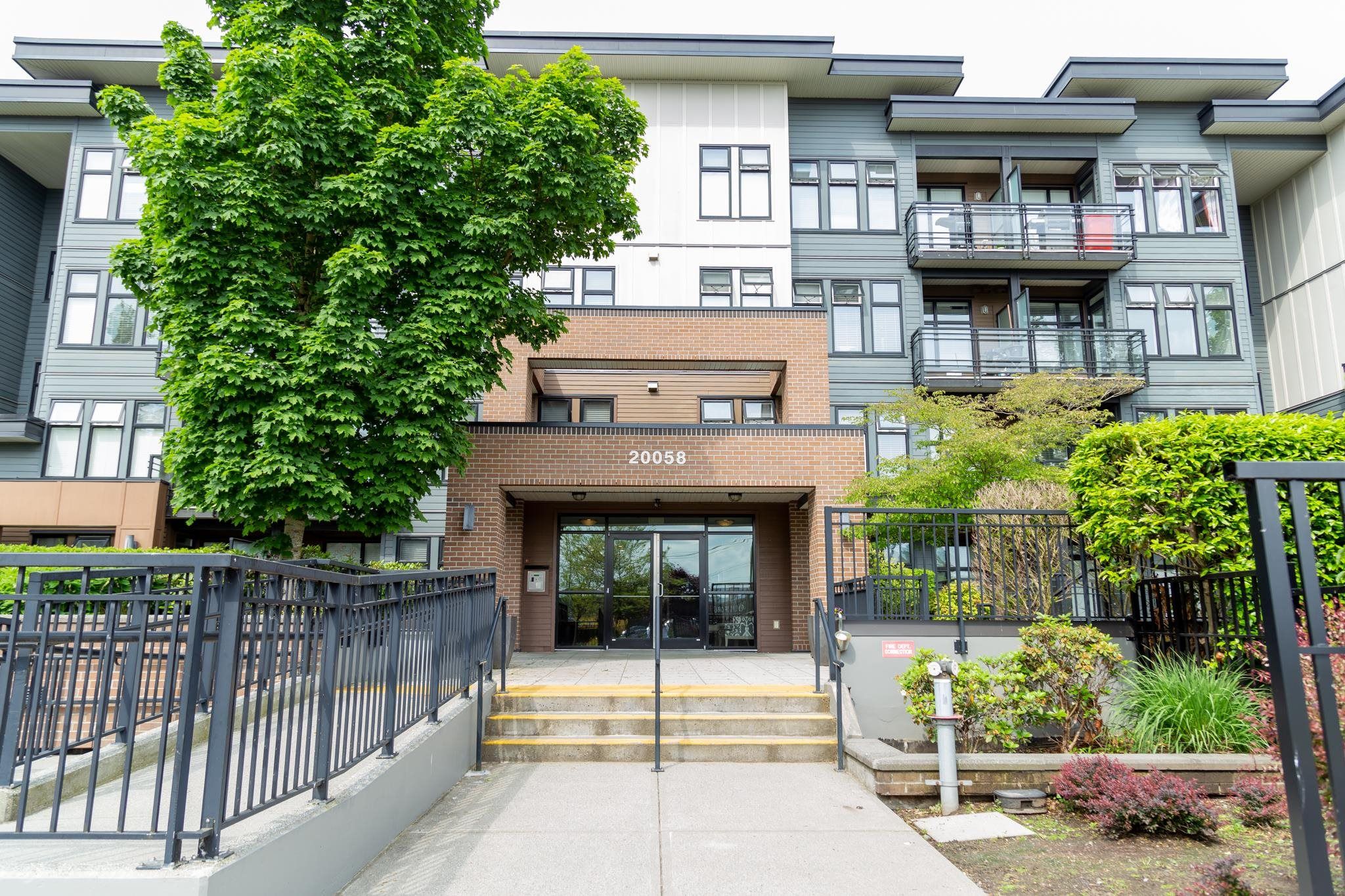 Main Photo: 205 20058 FRASER Highway in Langley: Langley City Condo for sale in "Varsity" : MLS®# R2693771