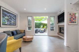 Photo 2: 1 2437 W 1ST Avenue in Vancouver: Kitsilano Townhouse for sale in "FIRST AVENUE MEWS" (Vancouver West)  : MLS®# R2603128