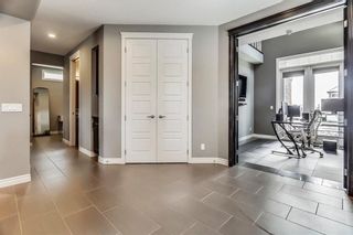Photo 3: 141 TREMBLANT Heights SW in Calgary: Springbank Hill House for sale : MLS®# C4175148