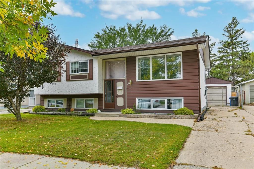 Main Photo: 14 Cullen Drive in Winnipeg: Westdale Residential for sale (1H)  : MLS®# 202324170