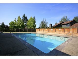 Photo 18: 6181 W GREENSIDE Drive in Surrey: Cloverdale BC Townhouse for sale in "GREENSIDE ESTATES" (Cloverdale)  : MLS®# R2310427