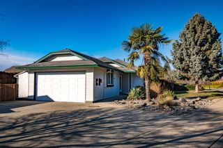 Photo 3: 5061 BAY Road in Sechelt: Sechelt District House for sale (Sunshine Coast)  : MLS®# R2750705