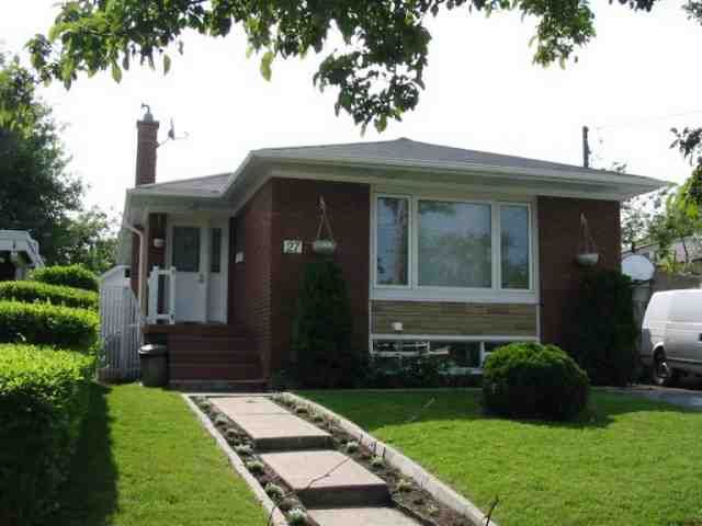 Main Photo: 27 Tremely Crest in Toronto: House (Bungalow) for sale (E04: TORONTO)  : MLS®# E1172534