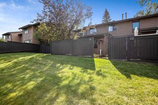 Photo 3: 21 2300 Oakmoor Drive SW in Calgary: Palliser Row/Townhouse for sale : MLS®# A2073404