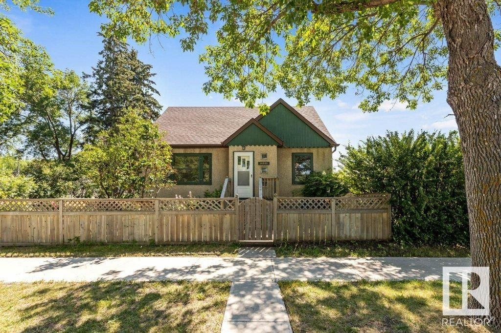 Main Photo:  in Edmonton: Zone 15 House for sale : MLS®# E4355804