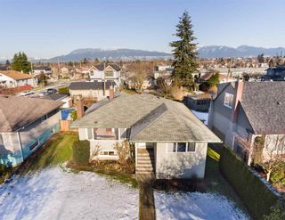 Photo 1: 2685 W KING EDWARD Avenue in Vancouver: Arbutus House for sale (Vancouver West)  : MLS®# R2133138