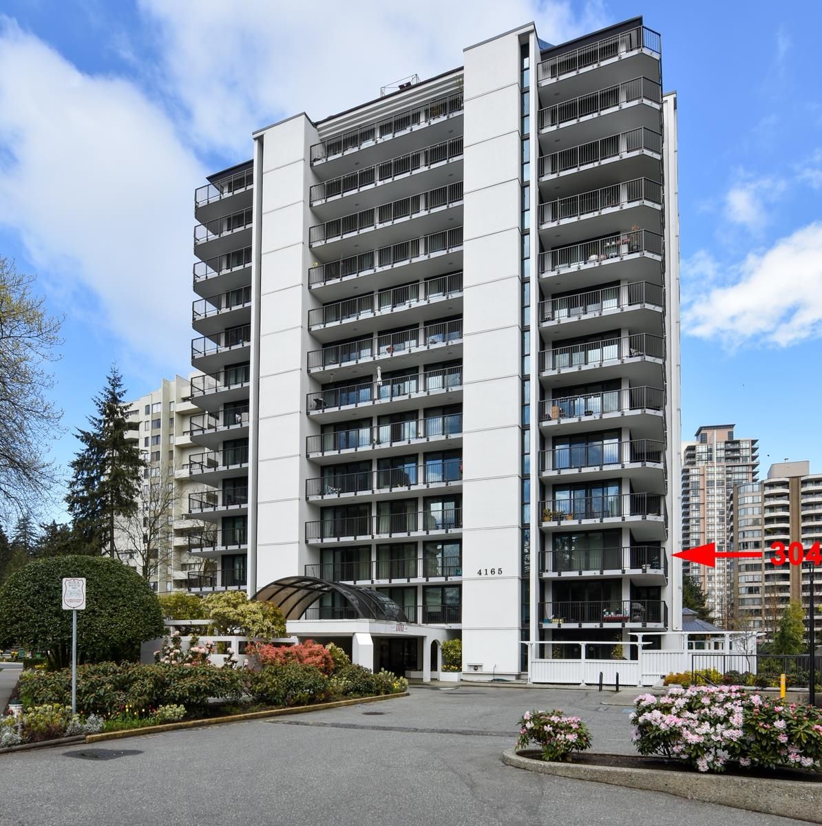 Main Photo: 304 4165 MAYWOOD Street in Burnaby: Metrotown Condo for sale in "Place on the Park" (Burnaby South)  : MLS®# R2681147