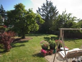 Photo 4: 1117 Wychbury Ave in VICTORIA: Es Saxe Point House for sale (Esquimalt)  : MLS®# 512876