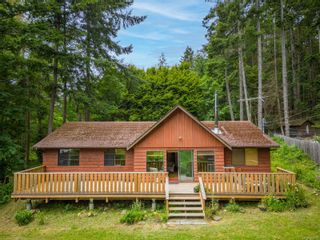Photo 1: 2705 Doubloon Cres in Pender Island: GI Pender Island House for sale (Gulf Islands)  : MLS®# 906961