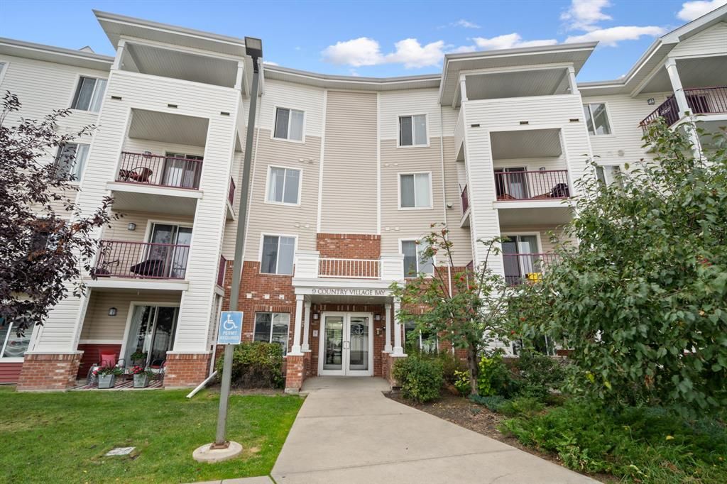Main Photo: 312 9 Country Village Bay NE in Calgary: Country Hills Village Apartment for sale : MLS®# A2005225