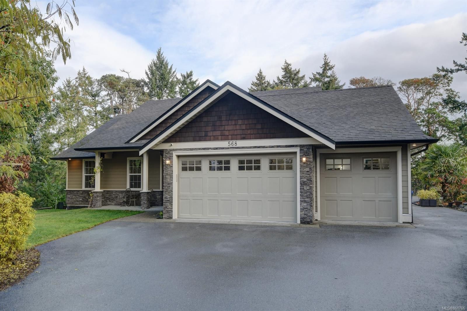 Main Photo: 568 Brant Pl in Langford: La Thetis Heights House for sale : MLS®# 861766
