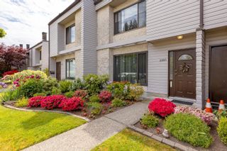 Photo 1: 3367 SEFTON Street in Port Coquitlam: Glenwood PQ Townhouse for sale in "Burkeview" : MLS®# R2846685