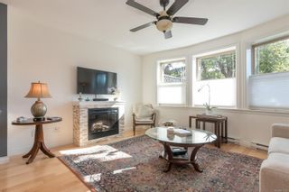 Photo 3: 2 1461 May St in Victoria: Vi Fairfield West Condo for sale : MLS®# 917725