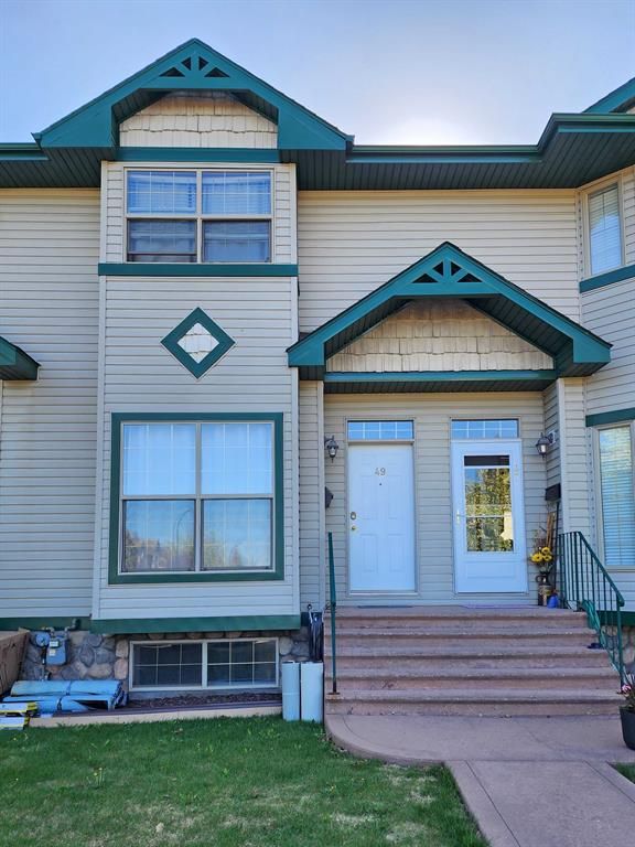 Main Photo: 49 Abel Close: Red Deer Row/Townhouse for sale : MLS®# A2048141