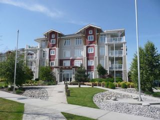 Photo 1: 111 4233 BAYVIEW Street in Richmond: Steveston South Condo for sale in "THE VILLAGE AT IMPERIAL LANDING" : MLS®# R2038806